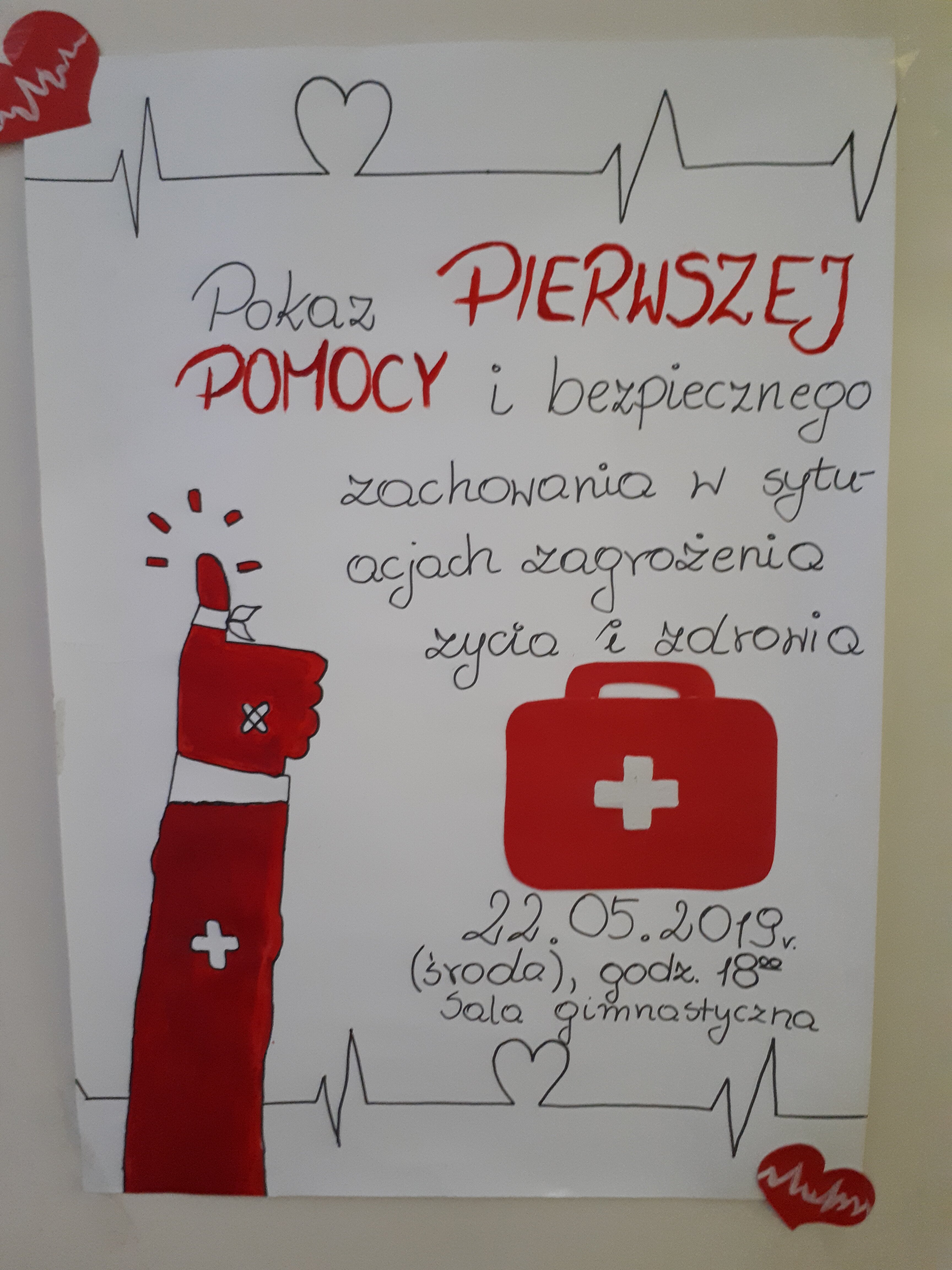 Pokaz PIERWSZEJ  POMOCY i bezpiecznego zachowania w sytuacjach zagrożenia życia i zdrowia