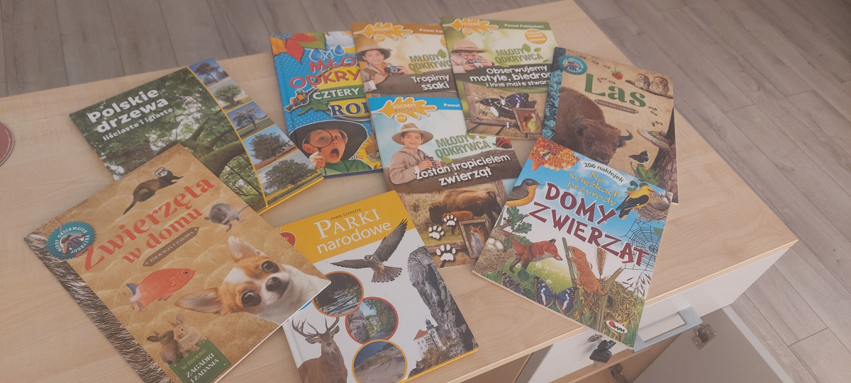 Wyjątkowy dar dla szkolnej biblioteki. Piękny gest naszego ucznia i jego Mamy.!